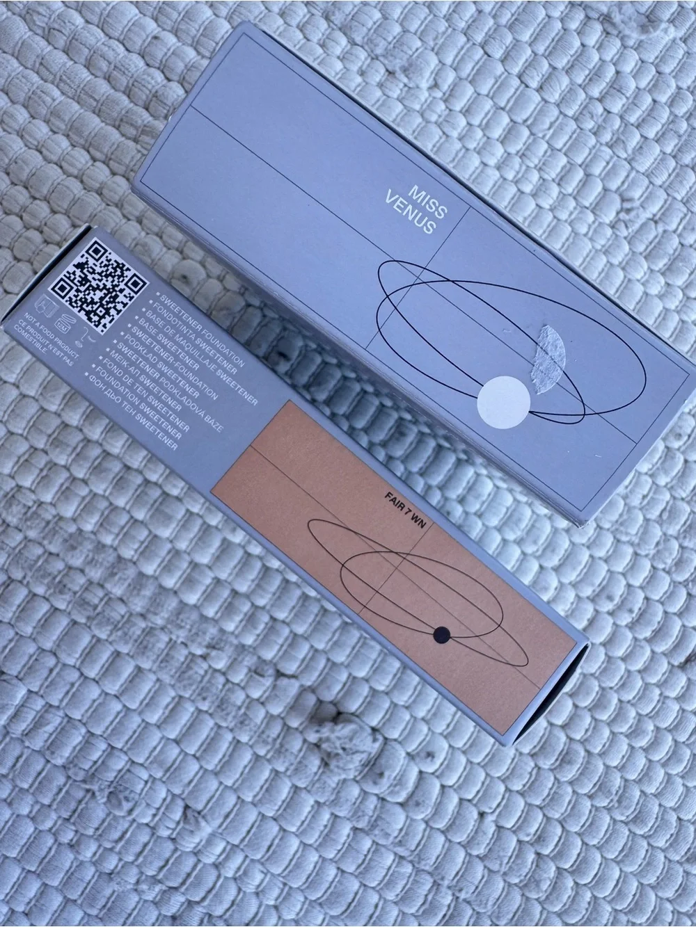 r.e.m. beauty Sweetener Foundation + Miss Venus Highlighter Bundle NIB